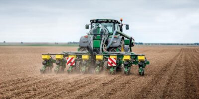 Tractor-mounted planters and seeders Tractor-mounted planters and seeders
